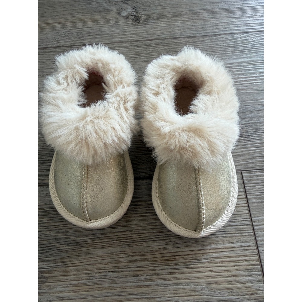 Cat & Jack Toddler Piper Faux Fur Cuff Scuff Slippers, Metalic Gold, Size 5